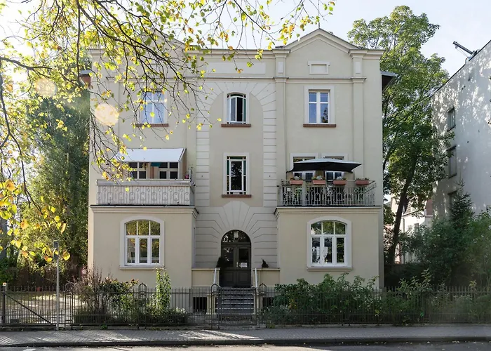 Sanhaus Apartments - RETRO - Apartament przy plaży z parkingiem